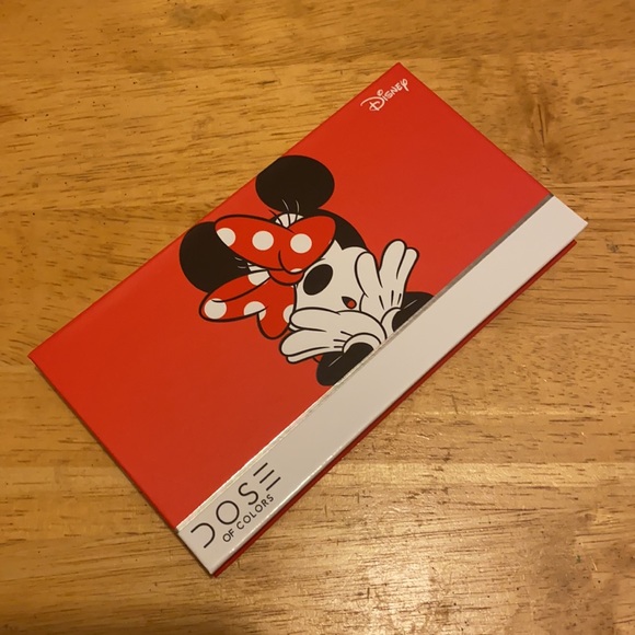 Limited Edition Dose of colors x Disney Eyeshadow Palette - Picture 2 of 5